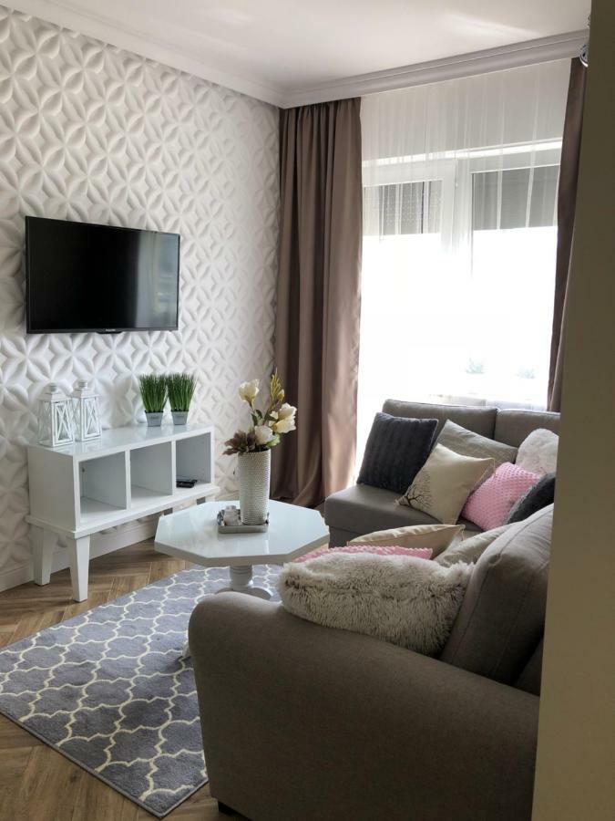 Family & Business Elegant Apartments Ul Warszawska - 2 Bedroom, Balcony, Parking Kielce Esterno foto
