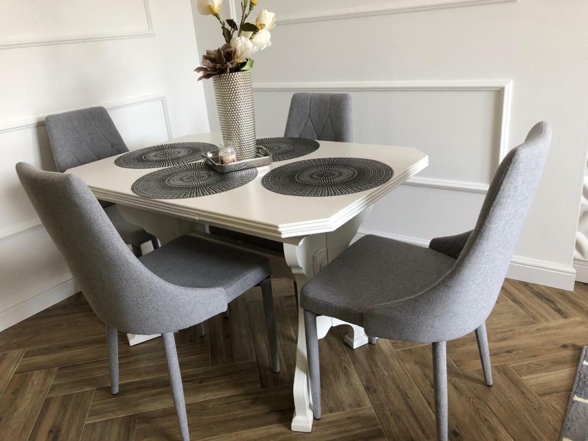 Family & Business Elegant Apartments Ul Warszawska - 2 Bedroom, Balcony, Parking Kielce Esterno foto