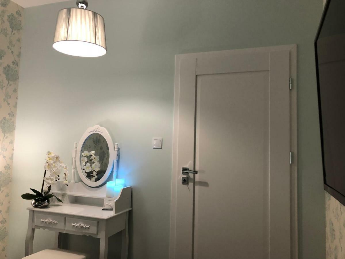 Family & Business Elegant Apartments Ul Warszawska - 2 Bedroom, Balcony, Parking Kielce Esterno foto