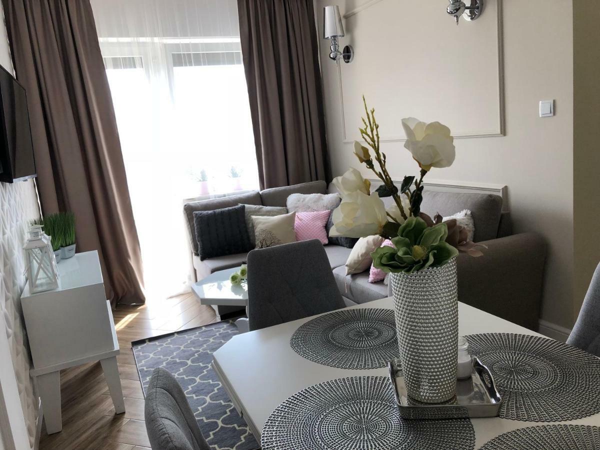 Family & Business Elegant Apartments Ul Warszawska - 2 Bedroom, Balcony, Parking Kielce Esterno foto